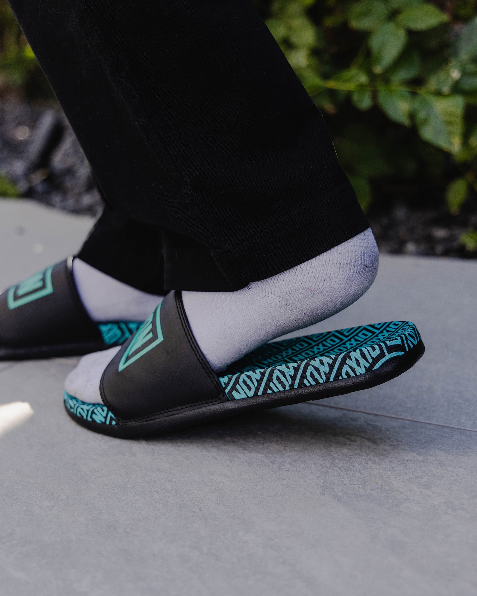 Box Overload Slides - Black & Tiffany