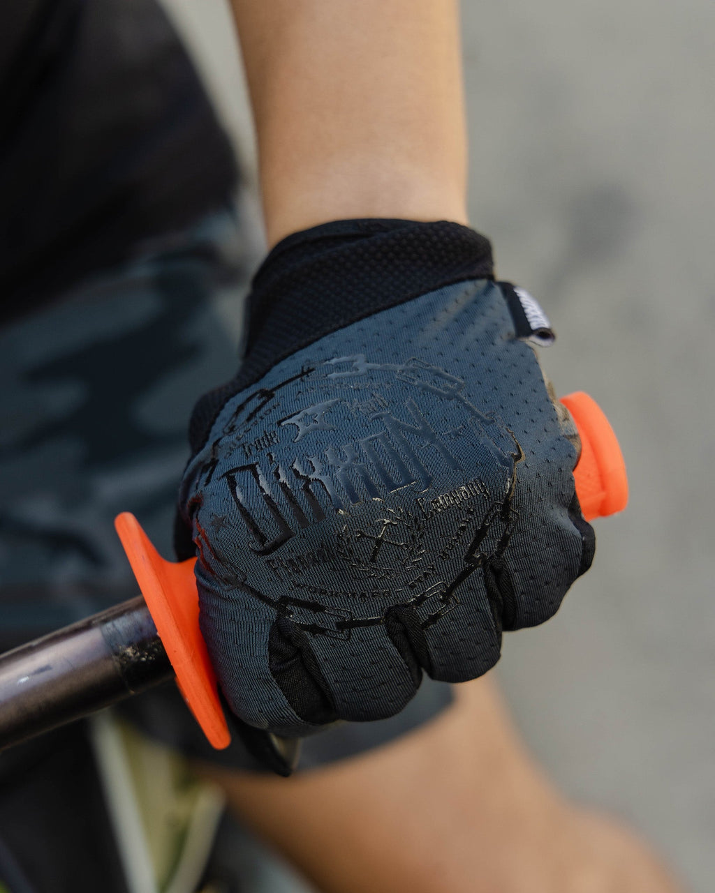 Chains Moto Gloves - Gray