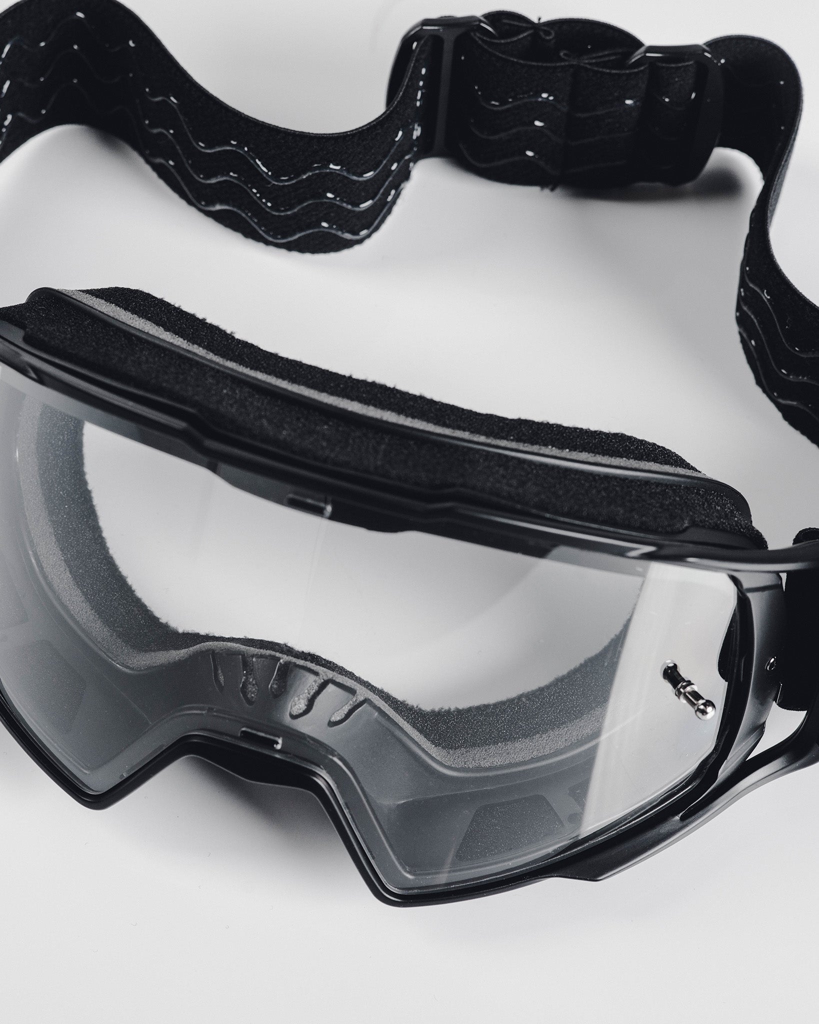 Contender MX Goggles - Black & White / Clear Lens