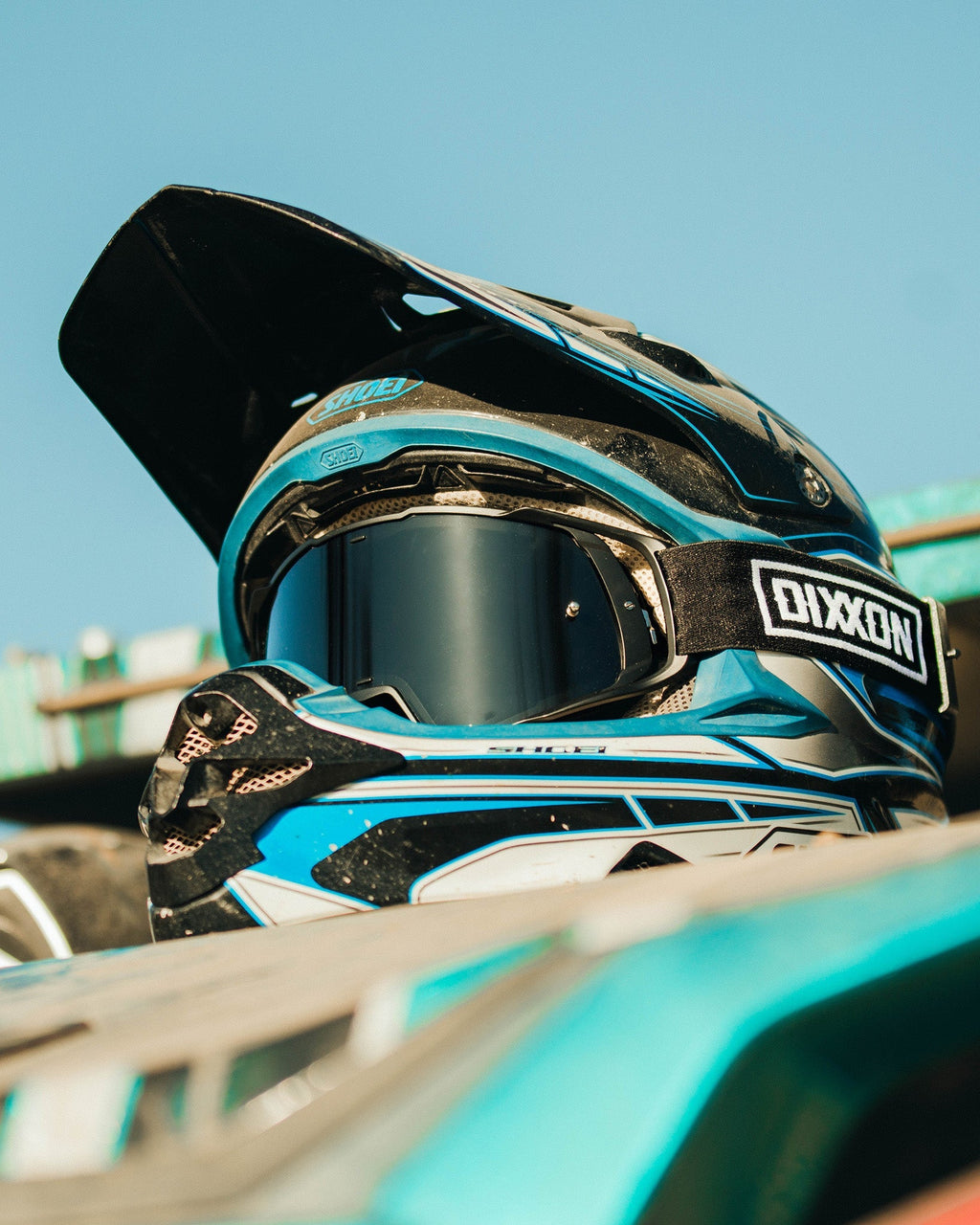 Contender MX Goggles - Black & White / Gray Lens