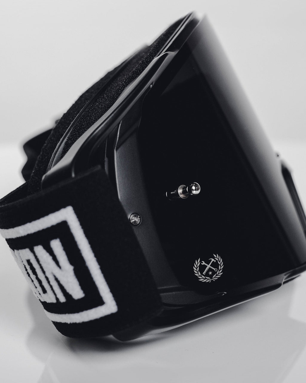 Contender MX Goggles - Black & White / Gray Lens