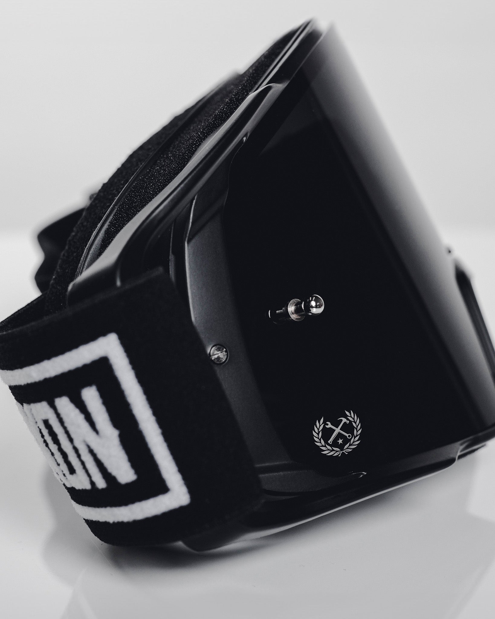 Contender MX Goggles - Black & White / Gray Lens