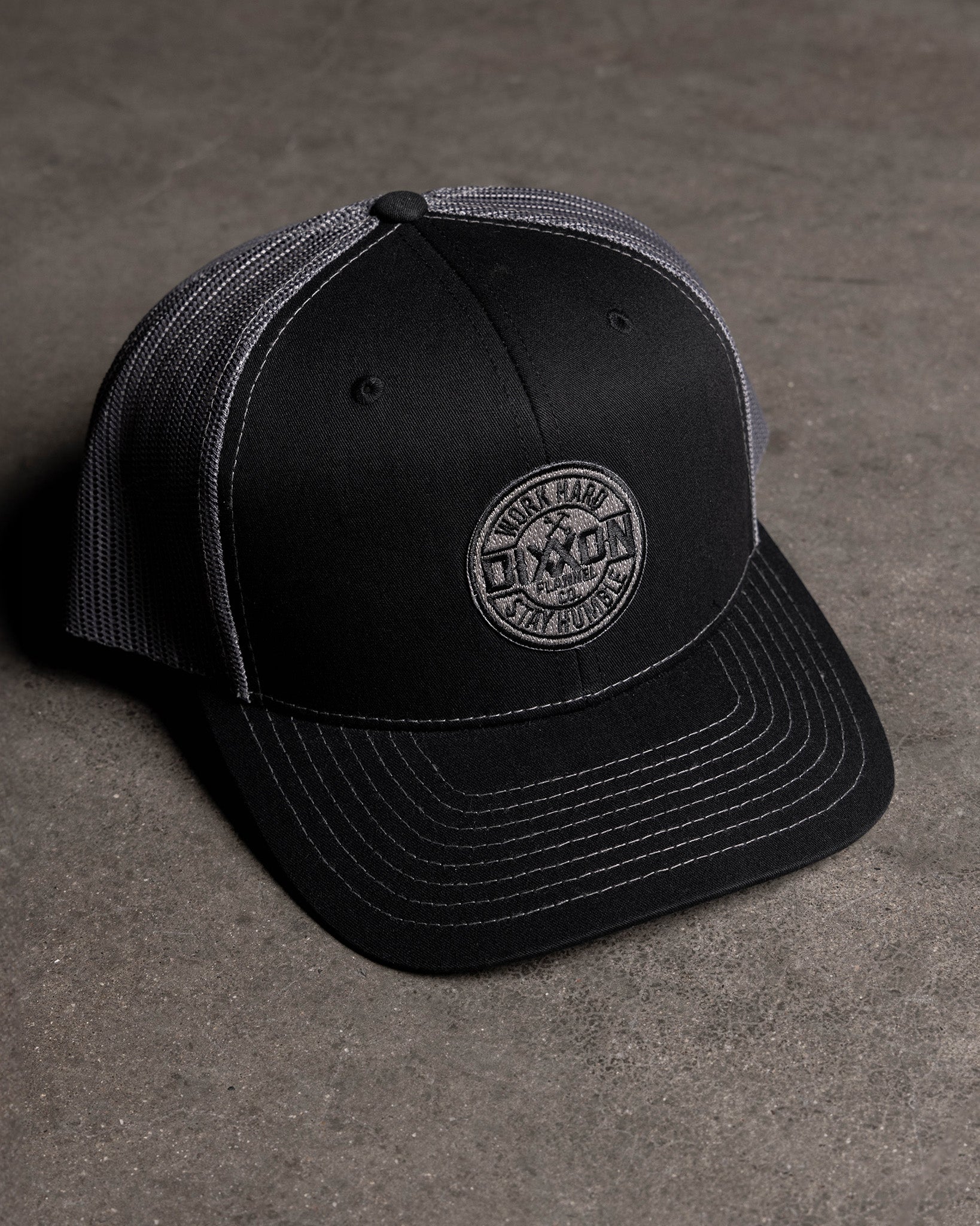 Corpo Curved Bill Trucker Snapback - Black & Gray