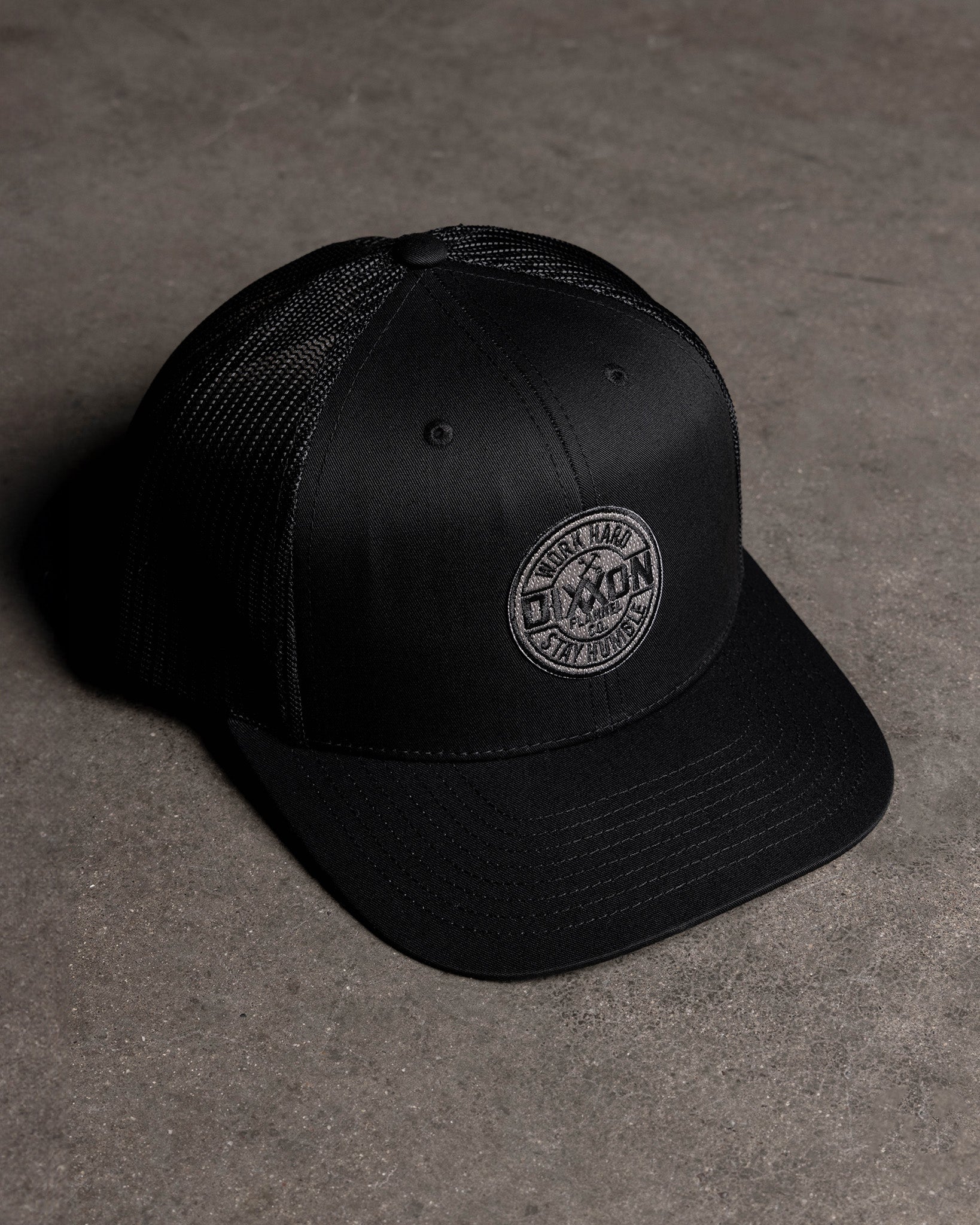 Corpo Curved Bill Trucker Snapback - Black & Gray