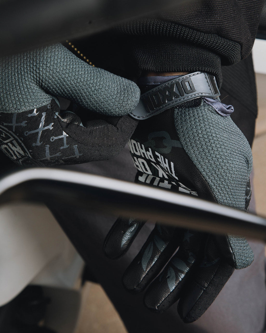 Corpo Moto Gloves - Black & Gray
