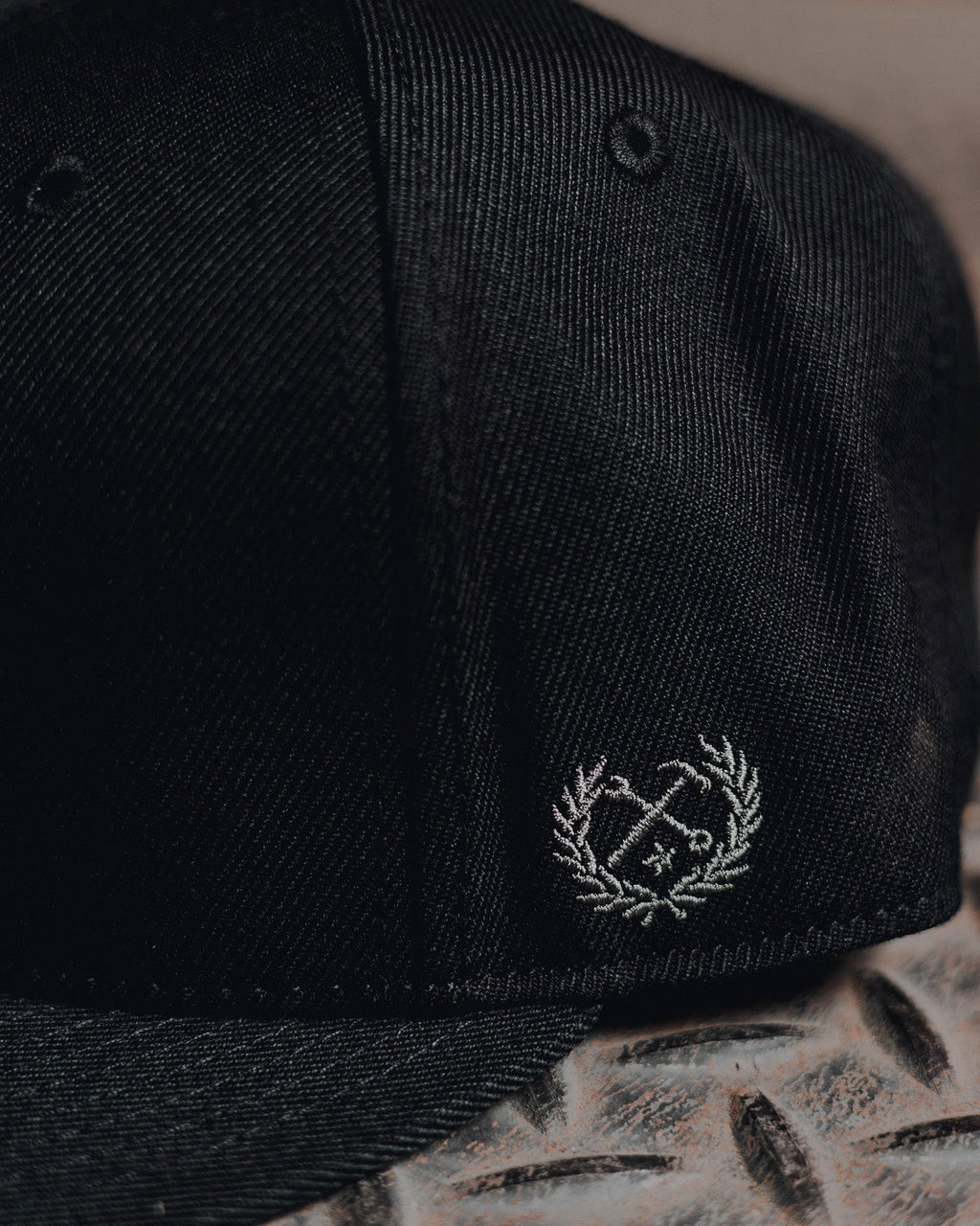 Gray Corpo Flat Bill Snapback - Black