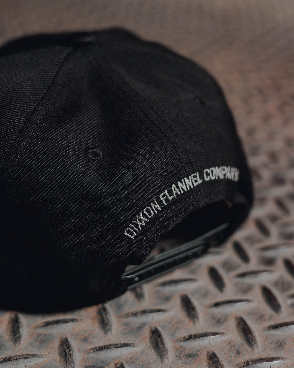 Gray Corpo Flat Bill Snapback - Black