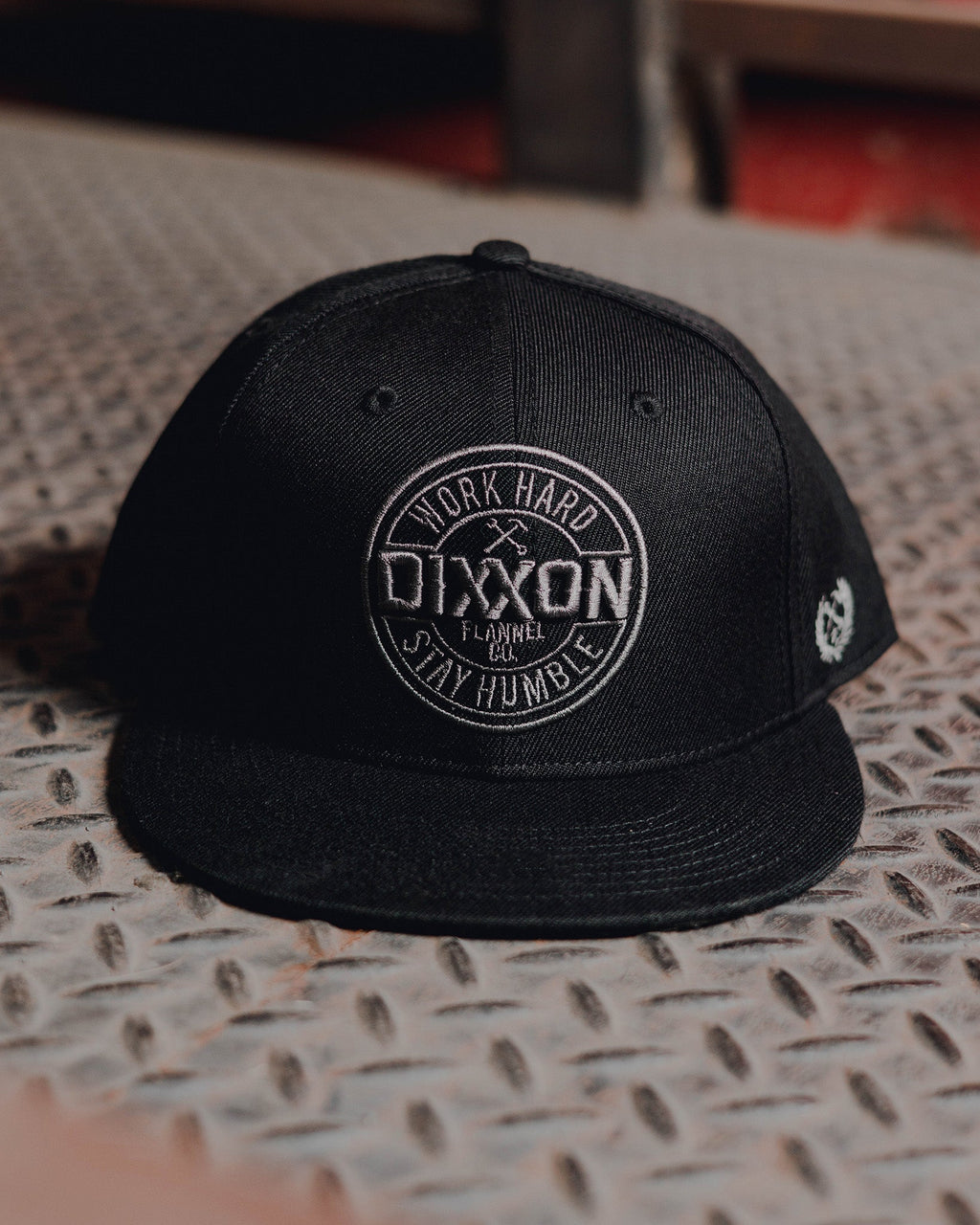 Gray Corpo Flat Bill Snapback - Black