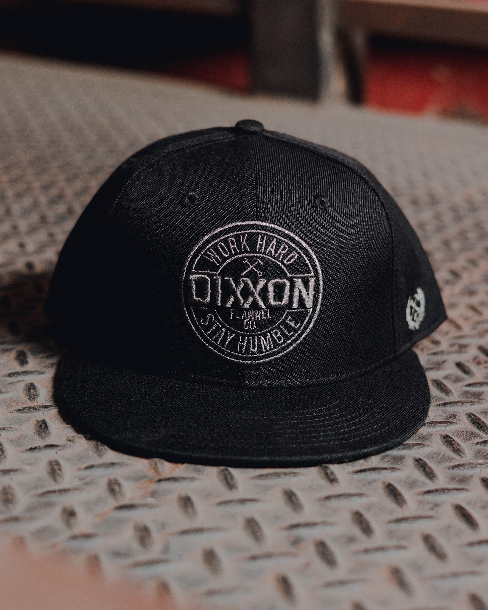 Gray Corpo Flat Bill Snapback - Black