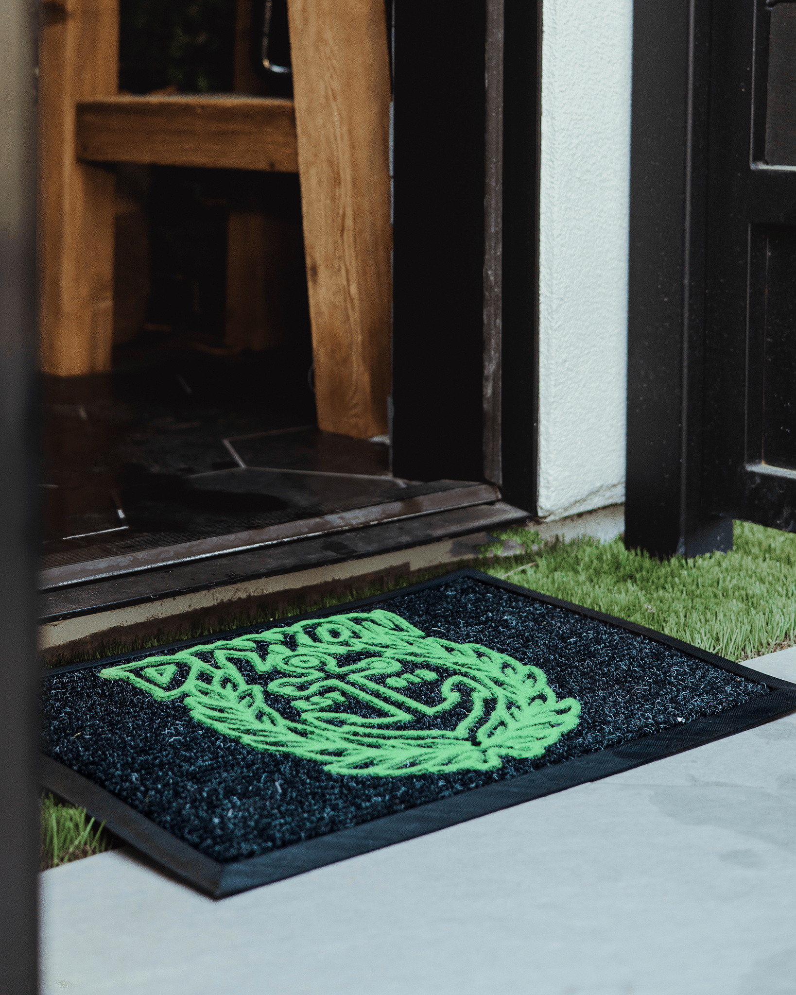 Green Salty Crest Indoor Mat - Black