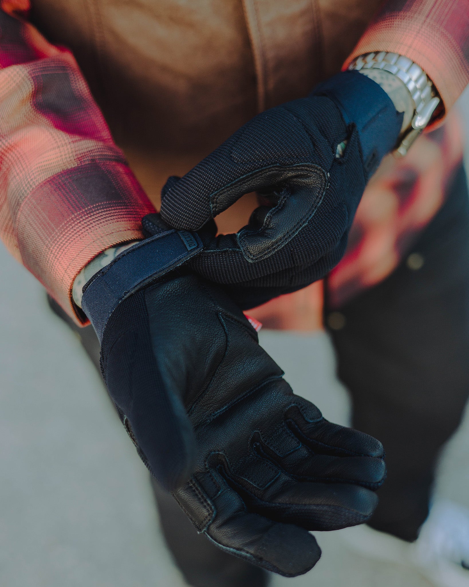 Holeshot Moto Gloves - Outlaw