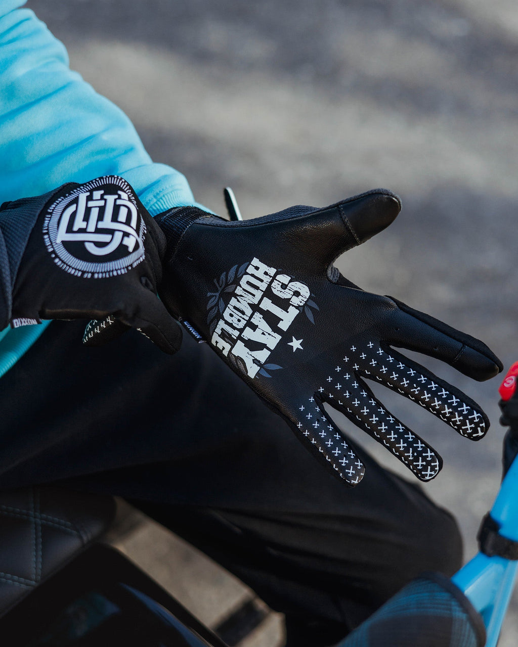 Insignia Moto Gloves