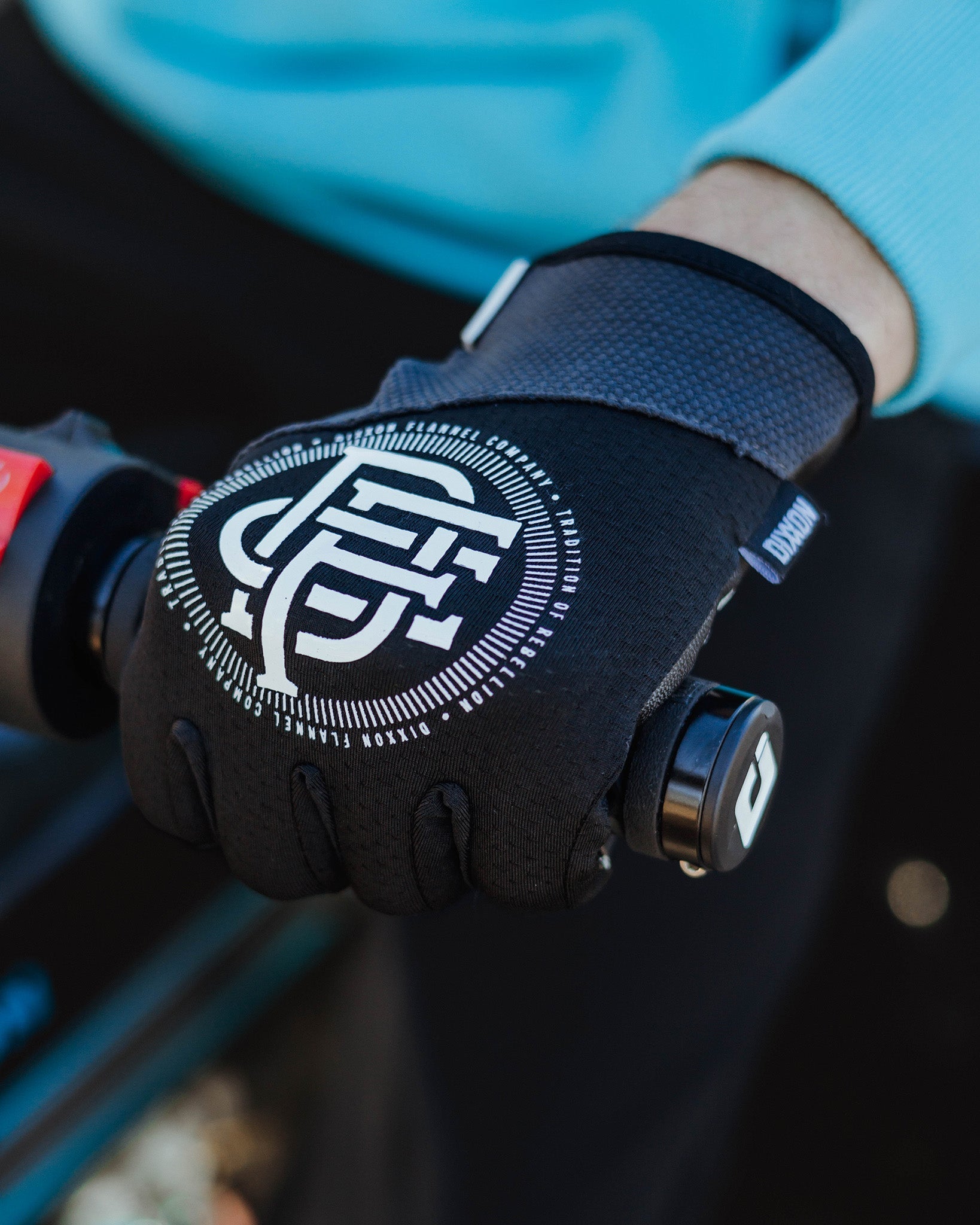 Insignia Moto Gloves