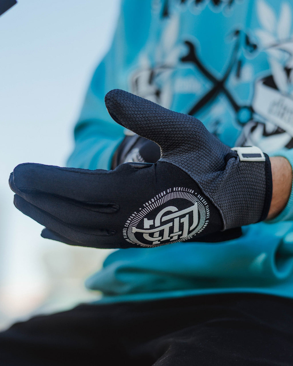 Insignia Moto Gloves