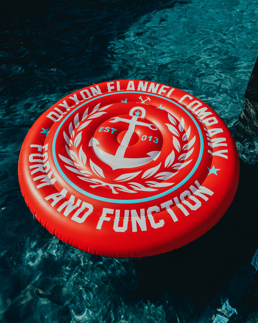 Red & White Salty Crest Round Pool Float