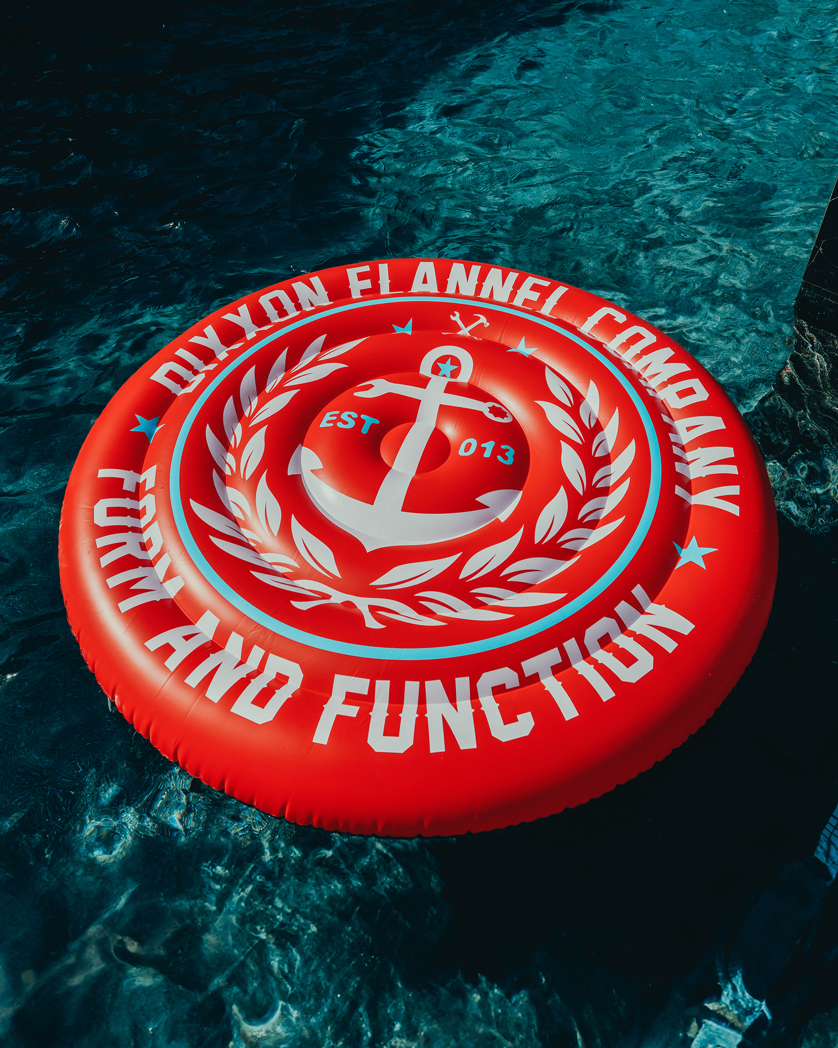 Red & White Salty Crest Round Pool Float
