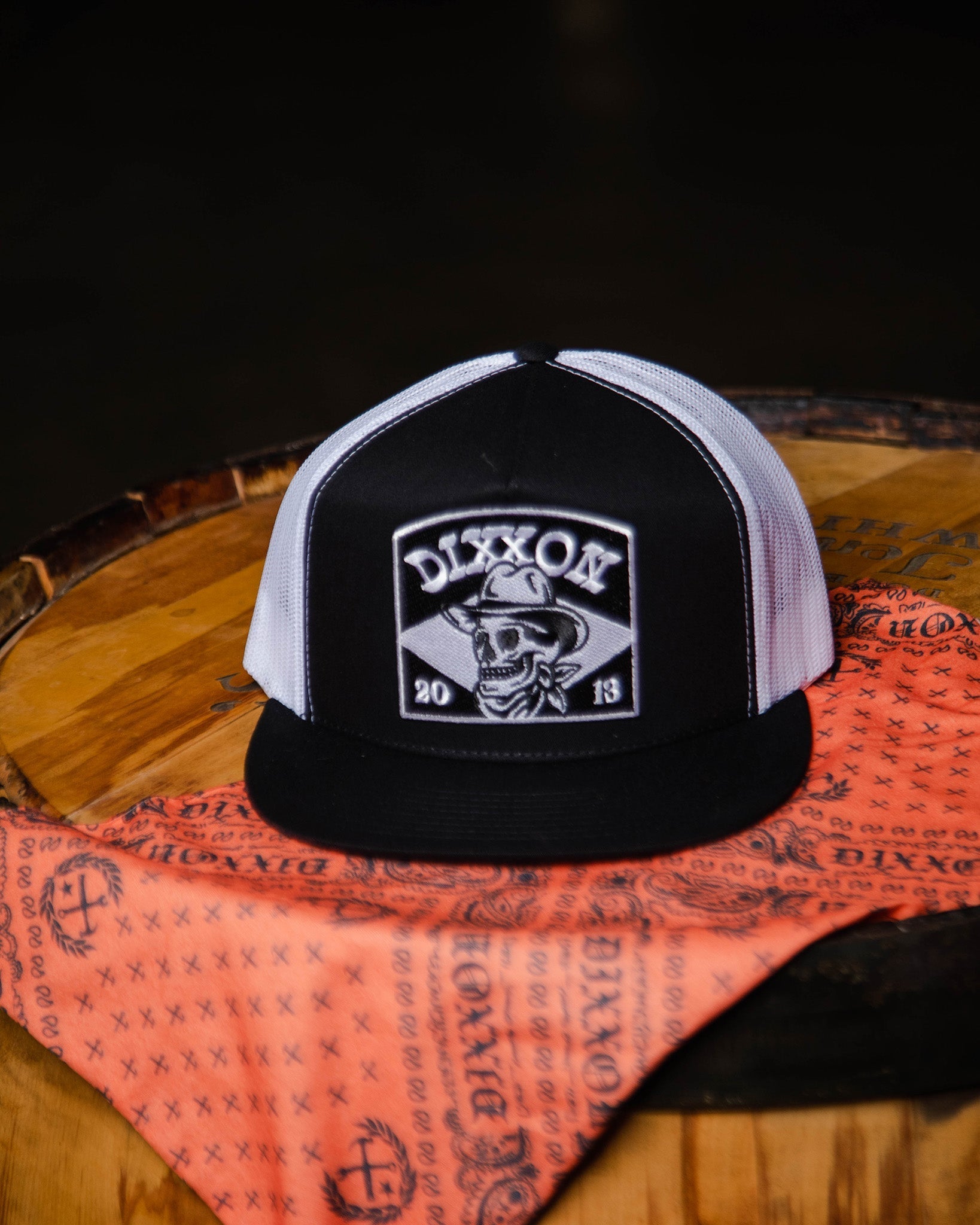 Vaquero Flat Bill Trucker Snapback - Black & White