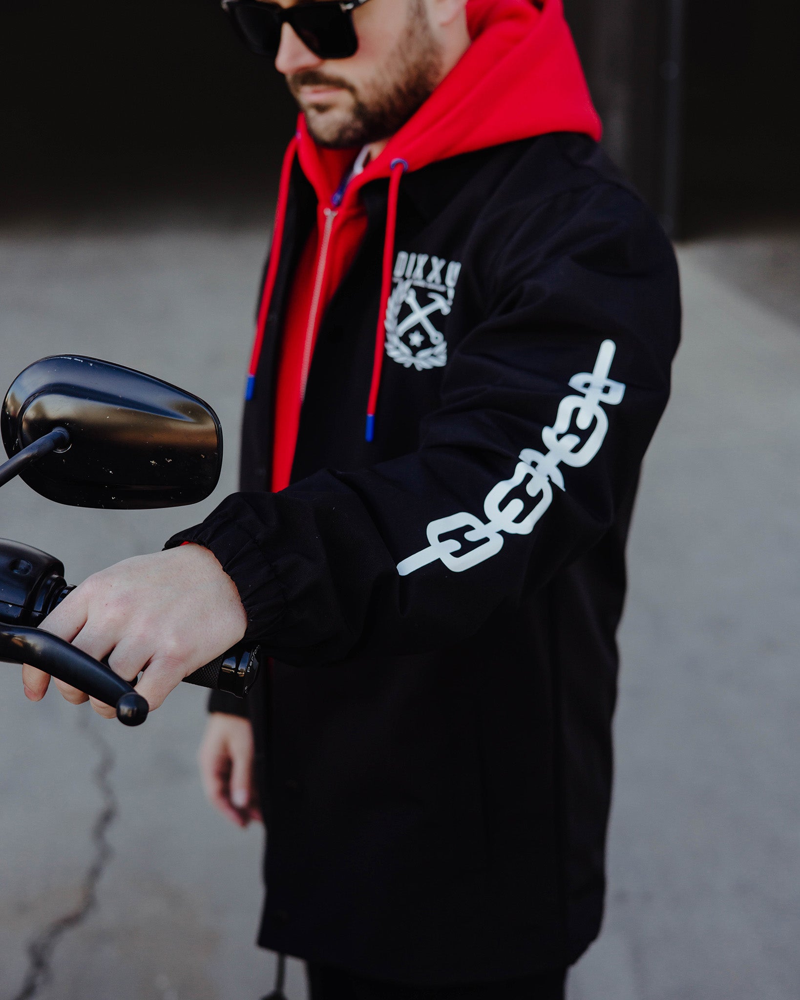 White Tradition Badge Coaches Jacket - Black